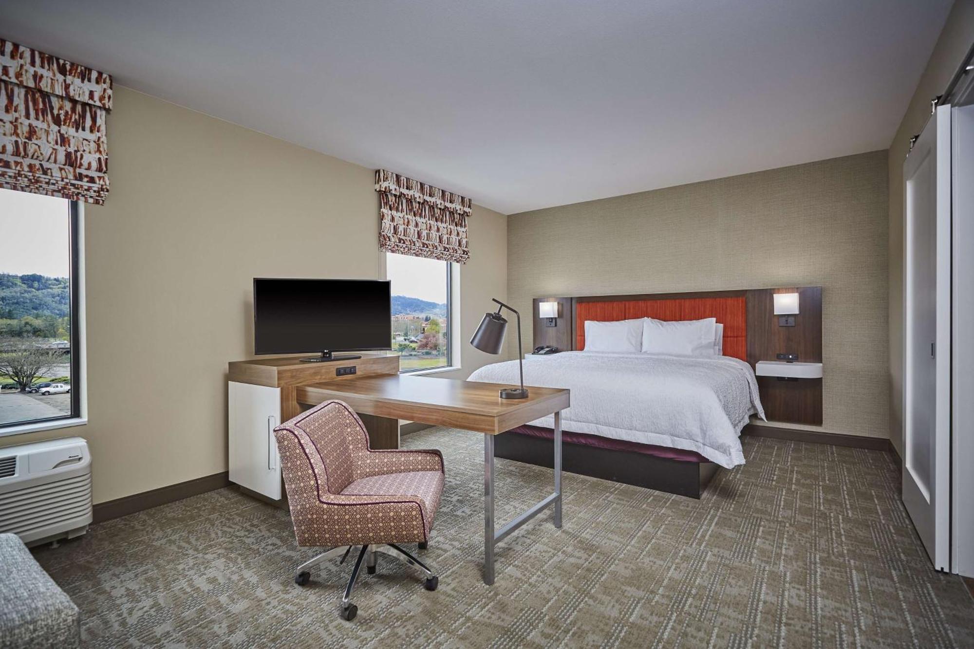 Hampton Inn & Suites Roseburg Exteriör bild